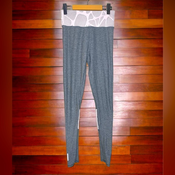 PUMA Women’s leggings with back pocket- Small - Picture 2 of 4